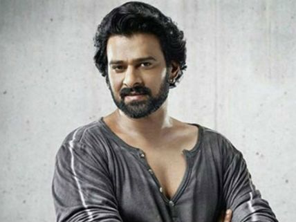 వచ్చే ఏడాది ప్రభాస్ బాలీవుడ్ ఎంట్రీ.. కరణ్ జోహర్, జక్కన్న మంతనాల జోరు..