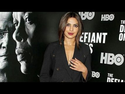 అదిరేటి డ్రస్సుతో ప్రియాంక జిగేల్.. జిగేల్..