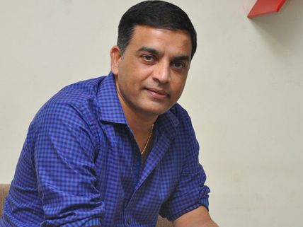 పవన్-త్రివిక్రమ్ క్రేజ్... కోట్లు కుమ్మరించిన దిల్ రాజు?