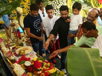  జూ ఎన్టీఆర్ కుమారుడు అభయ్ రామ్ ఎంట్రీ... త్రివిక్రమ్ భలే ప్లాన్ వేశాడే!