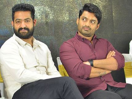 మెగాస్టార్ రికార్డుపై ఎన్టీఆర్ గురి.. డిస్టిబ్యూటర్లకు నష్టాలు.. ఆదుకోవడానికి కల్యాణ్ రామ్ రెడీ!