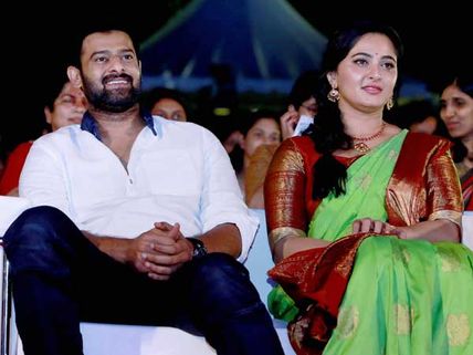 ప్రభాస్, అనుష్క పెళ్ళి ఫిక్స్: సినీ విశ్లేషకుడు ఉమైర్ సంధూ ట్వీట్, పక్కా అంటూ.... 