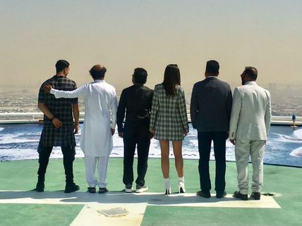 దుబాయ్‌ కాదు రోబో సిటీ.. 2.0 ఫీవర్ మొదలైంది..  రజనీ, అక్షయ్, రెహ్మాన్, హంగామా