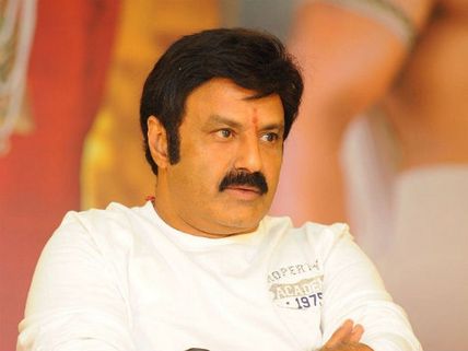 బాలయ్య  జై సింహ బిజినెస్‌కు తప్పని కష్టాలు.. డిస్టిబ్యూటర్లకు పైసా వసూల్‌ భయం