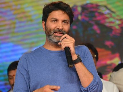 మళ్ళీ పాత కథతోనే త్రివిక్రమ్: ఆ వెంకటేష్ సినిమానే ఈ 