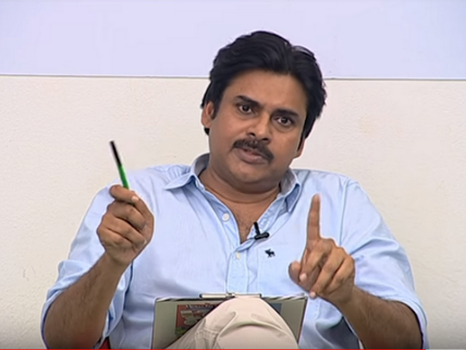  అజ్ఞాతవాసి ఆడియోకు వారిని పిలువొద్దు.. తేల్చి చెప్పిన పవన్.. అందుకే చిరు రావడం లేదట... 