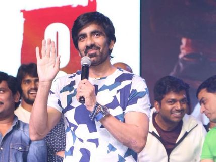 బాలయ్య, పవన్ కళ్యాణ్‌ను టచ్ చేస్తూ బరిలో రవితేజ?