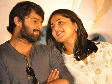  'సమ్‌థింగ్.. సమ్‌థింగ్..':  అనుష్క కోసమేనా? అక్కడ తళుక్కున మెరిసిన ప్రభాస్..