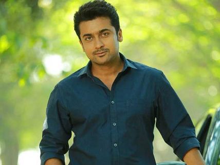 అంతా షాక్: అభిమానుల కాళ్లు మొక్కిన హీరో సూర్య, ఏం జరిగింది? 