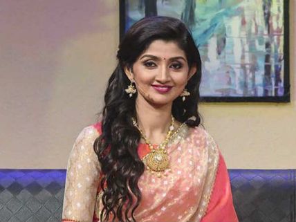 రెండో పెళ్లి చేసుకొన్న ప్రముఖ నటి.. వరుడు ఎవరంటే.. ఫేస్‌బుక్ ద్వారా.. 