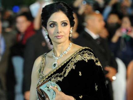 శ్రీదేవి చివరి క్షణాలపై షాకింగ్ రిపోర్ట్స్: ఆ పని చేసింది... హోటల్ సిబ్బందా? బోనీ కపూరా? 