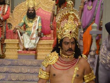  ఎన్టీఆర్ బయోపిక్ రేసులో నలుగురు దర్శకులు.. ఎవరిదో గోల్డెన్ హ్యాండ్!