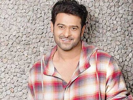 స్టార్ డైరెక్టర్‌కు  ప్రభాస్ రెండోసారి షాక్.. దిమ్మతిరిగేలా పంచ్!