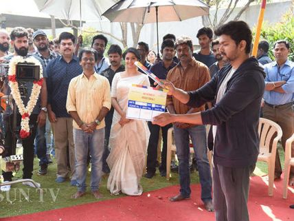 మహానటి విజయోత్సావం.. విజయ్‌‌తో కీర్తీ సురేష్ డ్యాన్సులు