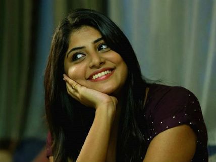 డేటింగ్ చేస్తున్నానా, ఫోటో అయినా ఉందా.. హీరోయిన్ మంజిమ!