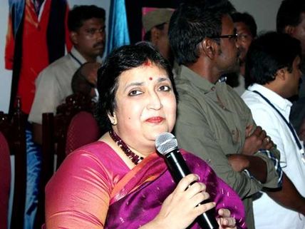 చిక్కుల్లో రజనీకాంత్ సతీమణి, ఆ సినిమా పుణ్యమే.. 6 కోట్లు ఎగ్గొట్టి ఆడుకుంటున్నారా!