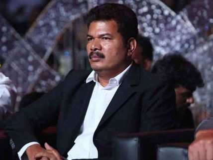 శంకర్ కెరీర్‌లో మరో మైలురాయి.. అసిస్టెంట్లు ఏం చేశారో చూడు..