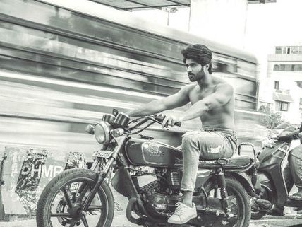 బట్టల్లేకుండా...? బిగ్‌బాస్ ఇంటి సభ్యులకు ఆ హీరో షాకివ్వబోతున్నాడా?