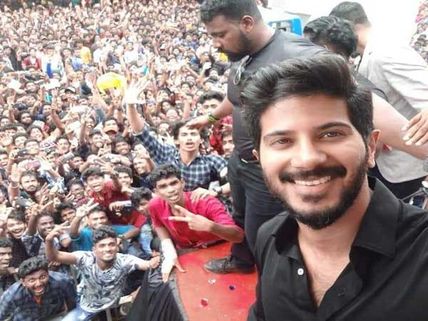 మాల్ ప్రారంభించిన హీరోను చూసేందుకు వచ్చి అభిమాని మృతి