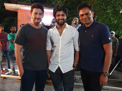 'మహర్షి' సెట్‌లో విజయ్ దేవరకొండ.. అప్పుడు అలా ఇప్పుడు మహేష్‌తో ఇలా!