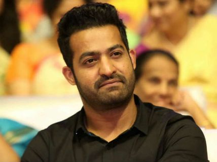 ఎన్టీఆర్‌ను అలా ఆడుకునే దమ్ము ఆ ఒక్కడికే ఉంది... (వైరల్ వీడియో)