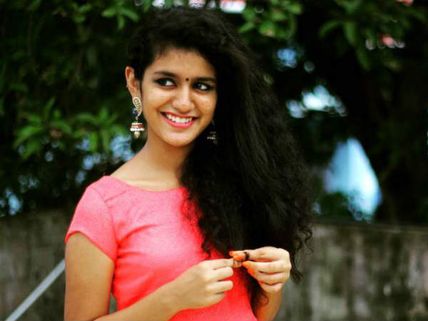 కేరళ కోసం ప్రియా వారియర్ సహాయం.. మాటలు కాదు చేతలని..