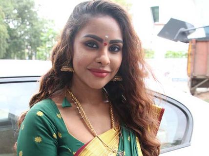 శ్రీరెడ్డి హైదరాబాద్‌కు దూరం కాబోతోందా.. షాకింగ్ డెసిషన్!