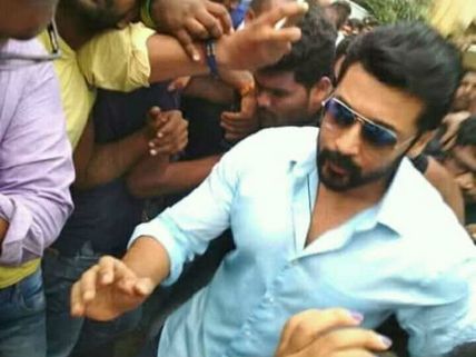 హీరో కోసం రాజమండ్రిలో 500 మంది.. ఆంధ్రానా లేక తమిళనాడా!