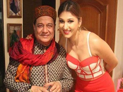 ప్రియుడికి 65.. ప్రియురాలికి 28 ఏళ్లు.. బిగ్‌బాస్‌లో హాట్‌హాట్‌గా రొమాన్స్.. ఏదోరోజు సల్మాన్ కూడా..