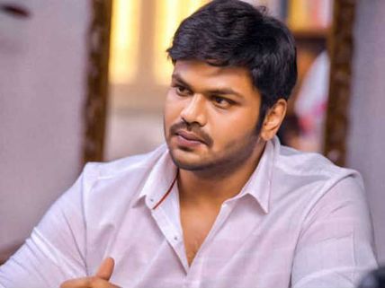  నాన్న డబ్బుతో జల్సాలు:  మంచు మనోజ్ మీద పర్సనల్ ఎటాక్... 