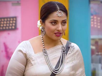 పవన్ కల్యాణ్ హీరోయిన్‌కు షాక్.. భాషను బూచిగా చూపి సాగనంపారు!