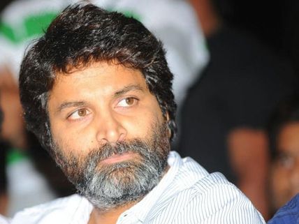 బడా నిర్మాతకు అడ్వాన్స్ తిరిగిచ్చేసిన త్రివిక్రమ్.. నాలుగేళ్ళ క్రితమే, తదుపరి ప్రాజెక్ట్స్ రెండూ!  