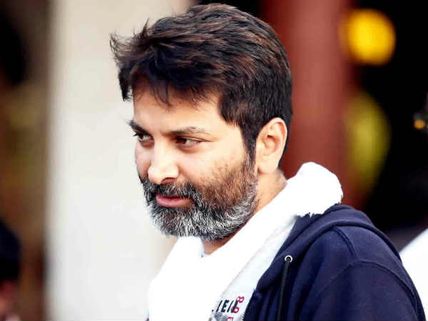 అది పవన్ కథేనా.. వెంకీతో సినిమాకి రెడీ అవుతున్న త్రివిక్రమ్!