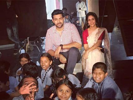 అంతరిక్షం సెట్‌లో చిన్నపిల్లలు.. ఆకట్టుకుంటున్న వరుణ్, లావణ్య!