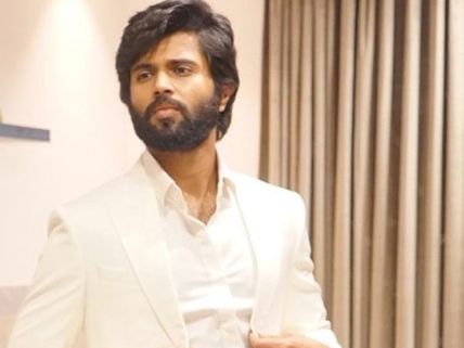 45 ఏళ్ళు వచ్చాకే ఆ రహస్యం బయటకు.. నాన్న తిట్టినప్పుడే చెప్పేశా.. విజయ్ దేవరకొండ!