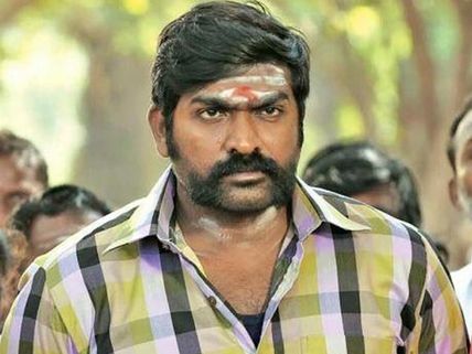 స్టార్ హీరో ఇంటిపై ఐటి దాడులు.. ముఖం చాటేస్తున్న సన్నిహితులు!