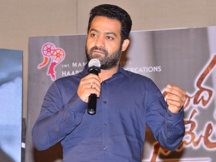 త్రివిక్రమ్ నా మీద తోయడం తప్పు, విషాదం నిండిన మా ఇంట్లో నవ్వు రేఖ: ఎన్టీఆర్ సెన్సేషనల్ స్పీచ్