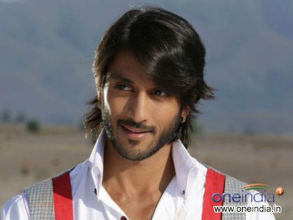  #మీటూ: అపుడు అర్జున్ షాకిచ్చాడు... ఇప్పుడు రివేంజ్ తీర్చుకుంటున్నాడా?