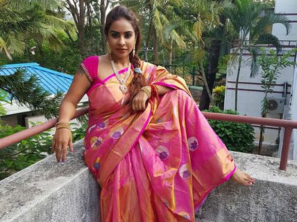 హాట్ టాపిక్: శ్రీరెడ్డితో దర్శకుడి సంప్రదింపులు, అదే నిజమైతే రచ్చ రచ్చే!