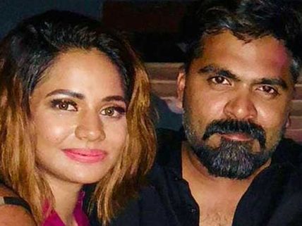 బర్త్ డే పార్టీలో స్టార్ హీరోతో క్లోజ్‌గా.. వివాదాస్పద బిగ్ బాస్ భామకు లక్కీ ఛాన్స్! 