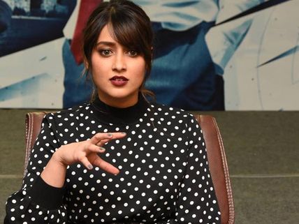 పోకిరిని రిజెక్ట్ చేశా.. నటించొద్దనుకొన్నా.. ఆమె బలవంతం చేయడం వల్లే.. ఇలియానా