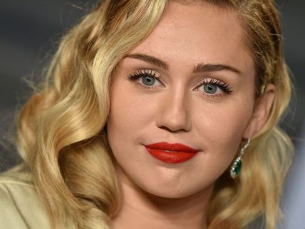 మంటల్లో సినీ స్టార్స్ ఇళ్లు...బుగ్గిపాలు కావడంతో బోరుమంటూ ట్వీట్స్!