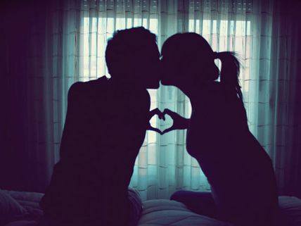 ముదిరిన ఎఫైర్: హోటల్‌లో రూమ్ బుక్ చేసుకున్న హీరో హీరోయిన్?