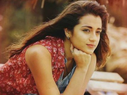 స్నేహితుడని నమ్మితే వెన్నుపోటు పొడిచాడు.. రచ్చకెక్కిన త్రిష సినిమా!