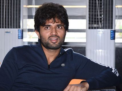 అల్లు అర్జున్ నాకు ఫ్రెండ్ కాదు.. చిరంజీవి వచ్చారంటే.. వారిని పట్టించుకోను.. విజయ్ దేవరకొండ