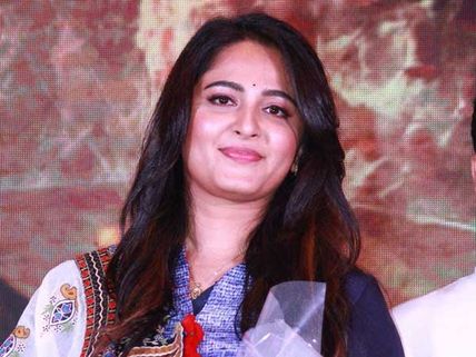 క్రేజీ దర్శకుడితో అనుష్క.. ఆస్ట్రేలియాకు వెళ్లిన జేజమ్మ