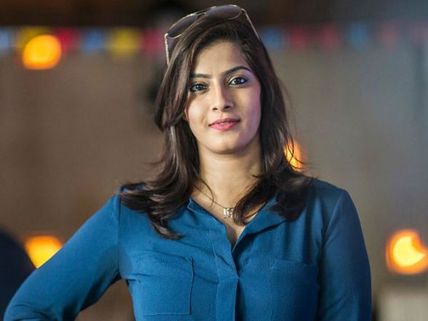 'ఆ విషయాలు బయటమాట్లాడుకుందాం రా'.. టీవీ యాంకరే పిలిచాడు.. వరలక్ష్మి సంచలనం!