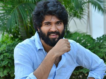 విజయ్ దేవరకొండ ఆ సాహసం చేస్తున్నాడా.. మెగాస్టార్ టైటిల్‌తో!