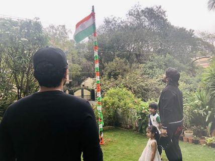 అల్లు అర్జున్ రిపబ్లిక్ డే సెలెబ్రేషన్స్.. కొడుకు, కుమార్తెతో కలసి జెండా ఆవిష్కరణ!