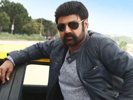 ఆ స్టార్ హీరోకు బాలయ్య రిటర్న్ గిఫ్ట్, ఇండస్ట్రీలో హాట్ టాపిక్? అందుకేనా?